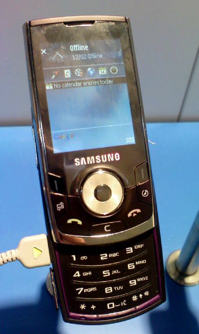 A purple Samsung i560
